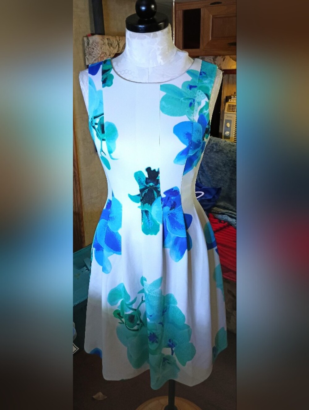 never worn size 6 Calvin Klein beautiful summer dress